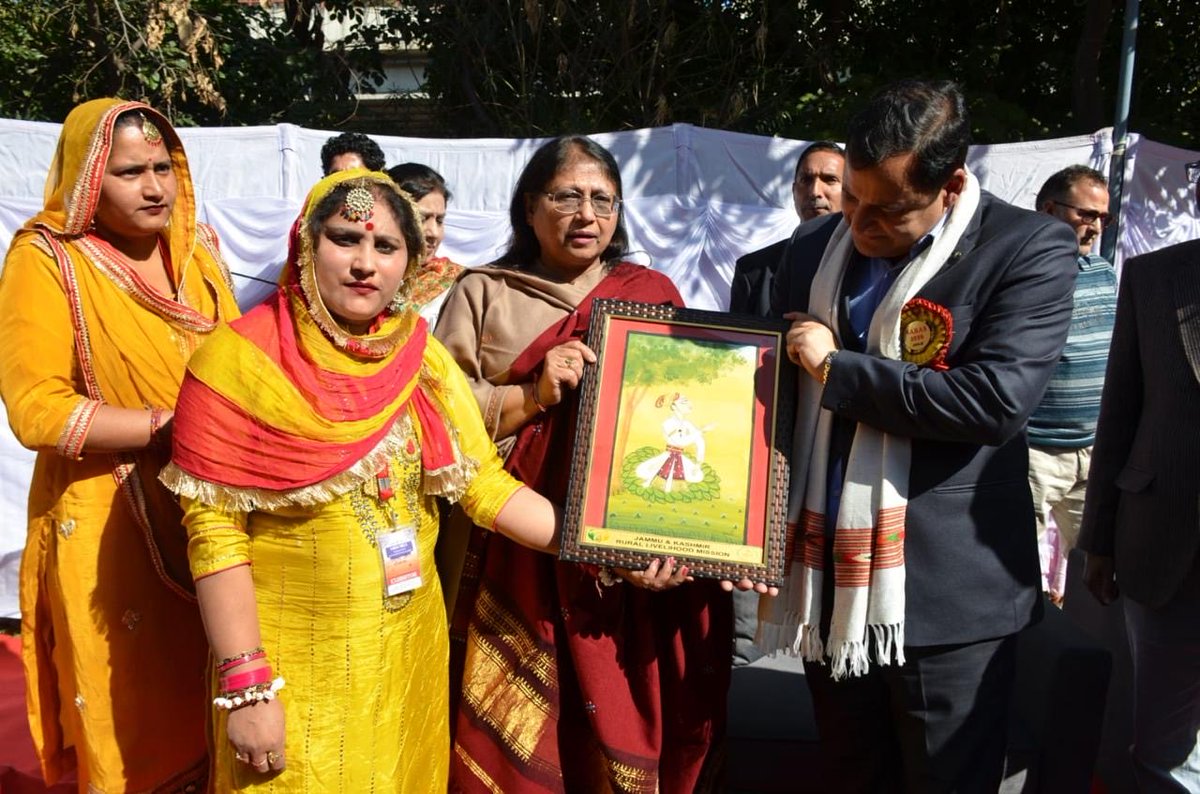 javidahmaddarjk's tweet photo. Today I inaugurated the SARAS Aajeevika Mela at Kala Kendra Jammu, celebrating rural women’s talent and entrepreneurship showcasing crafts and cuisines strengthening livelihoods self reliance and commitment to inclusive, women led rural development. https://t.co/vQj3KTphWQ