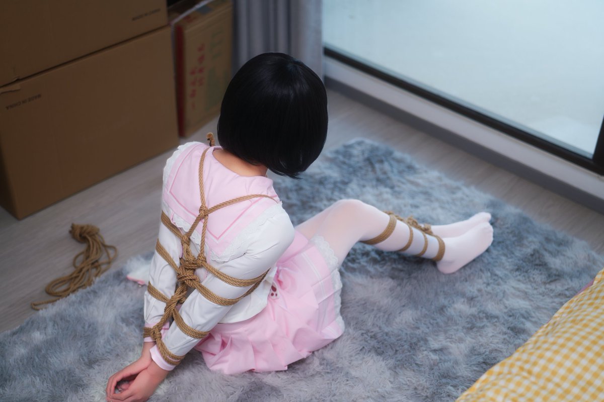 尊嘟不要养一只末雪猫猫嘛~
超级乖哦~₍˄·͈༝·͈˄₎◞ ෆ
绳&amp;📷:<a href="/MoAccelerator/">Ac</a> 
#男娘 #伪娘 #束缚 #捆绑