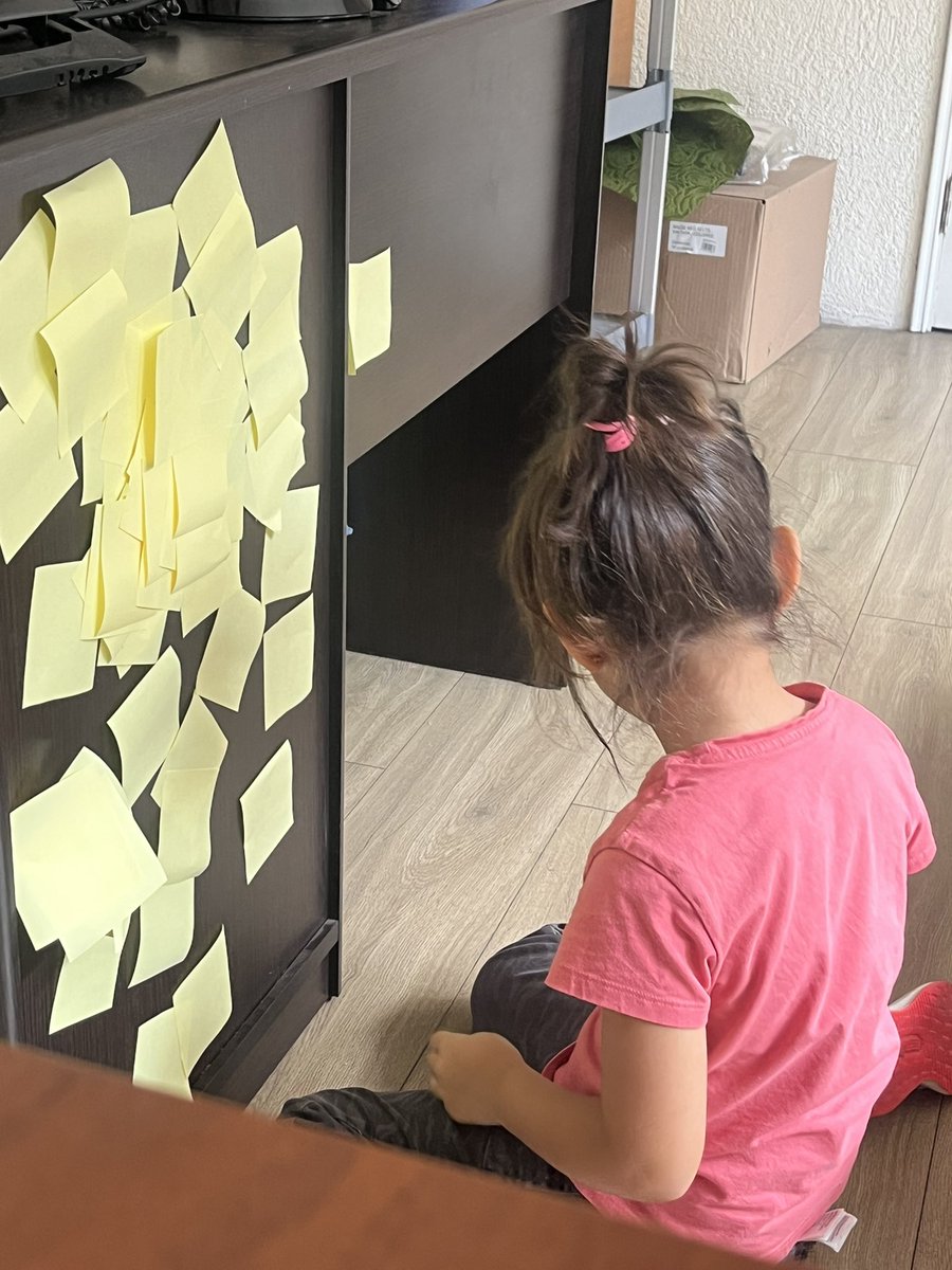 Cuando la dejas sola 1 minuto en la oficina 🤦🏻‍♀️