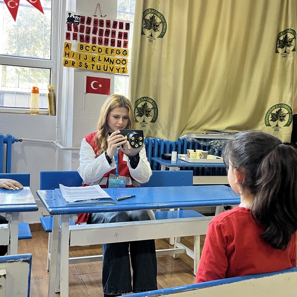 Önlenebilir Körlük ile Aydınlık Bir Yaşam projemizi Hatay’da ilkokul öğrencileri ile hayata geçirdik. 

Çocuklarımızın göz sağlığına yönelik farkındalık oluşturarak daha sağlıklı ve aydınlık bir geleceğe katkı sunduk. 🫂❣️