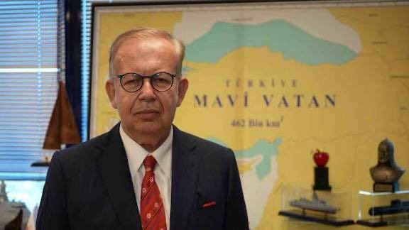 🔴 Cihat Yaycı ; 
DEM PARTİ Başkanı Bakırhan, “Türkiye, Suriye’deki Kürtlere kapıyı ve sınırları açmalı, diyor.

Türkiye’de Kürtler “eziliyor” diyerek yıllarca terörü meşrulaştıranların, bugün dönüp “Türkiye kapıyı açsın” demesi; siyasi bir tutarsızlık değil, bilinçli bir