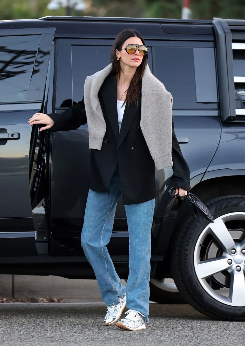 archivekend's tweet photo. kendall jenner https://t.co/gq0AfsasNU