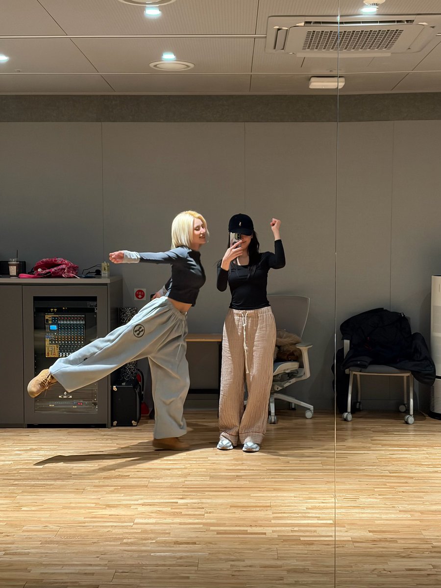 🥺🥺🥺💗 예지수 늦게까지 연습하느라 너무 수고많았어🫳🫳🫳🫳🫳🫳🫳