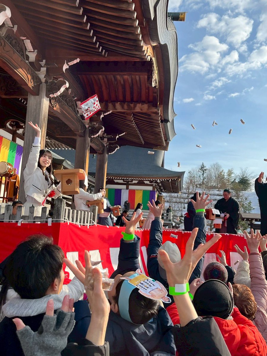 倶利迦羅不動寺 立春豆撒き👹

横綱 大の里関、前頭 欧勝海関、五十嵐住職
ありがとうございました✨️

福は内！福は内！って言いながら豆まきしてん🫘
こんなに盛り上がる豆まき初めてやった！！

2026年、皆さんに福がいっぱい来ますように🌈

#倶利迦羅不動寺
#ほくりくアイドル部