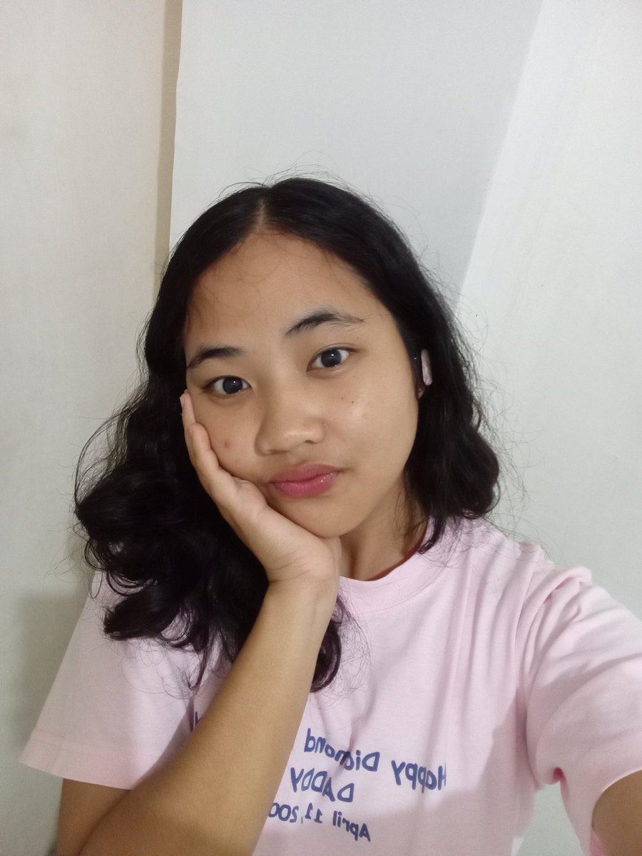 _xxloi's tweet photo. Proof of life 🌷

Mag reswatch lang sana talaga ako kaya lang na uwi na sa pag seselfie. 1 year ago ko ng nabili to pero hindi sya bagay nung unang swatch ko hahaha https://t.co/AnZEk15FdQ