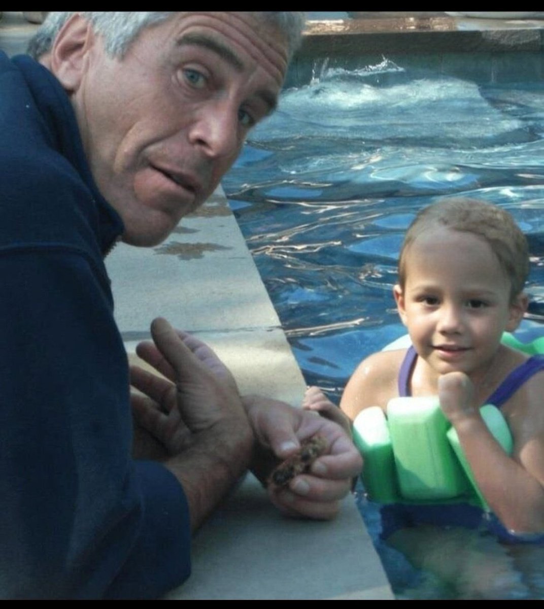 Epstein belgeleri bize neyi hatırlatıyor?
"Maske yırtılmasa hâlâ bize âfetti o yüz, 
Medeniyet denilen kahpe hakikat yüzsüz."
Mehmet Akif Ersoy