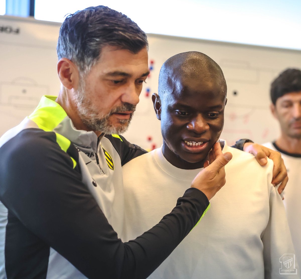 أعـز النـاس يودعنـا 🫂💛
#شكراً_كانتي