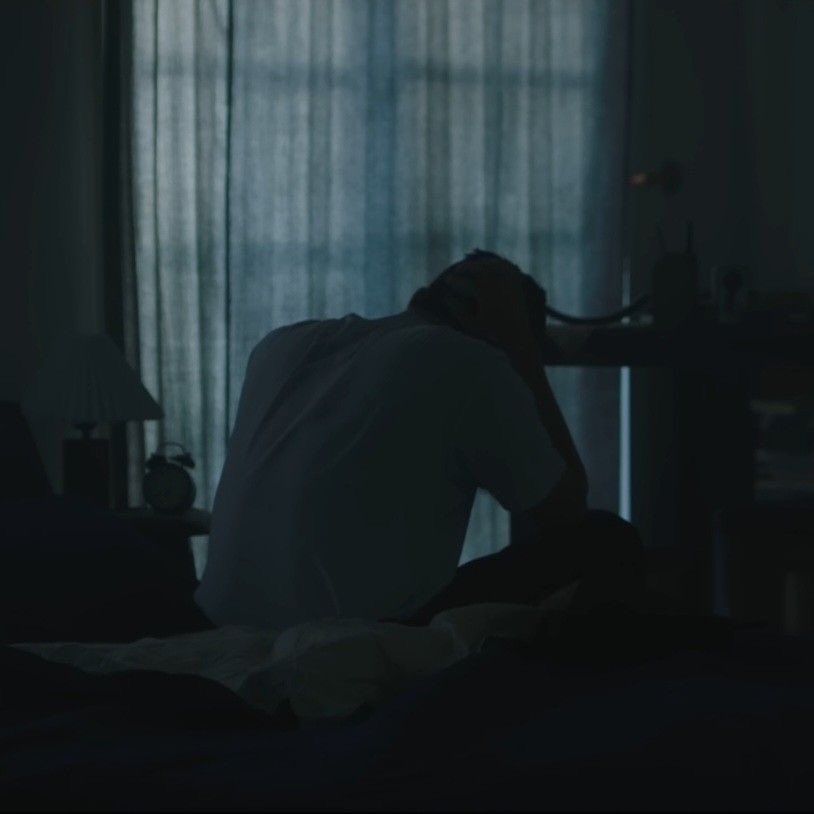 PISK!!

„― Opowiedz mi coś ― prosi niespodziewanie. 

― Wydawało mi się, że głosy przy migrenie nasilają ból. 

― Nie twój.”

#urwattpad