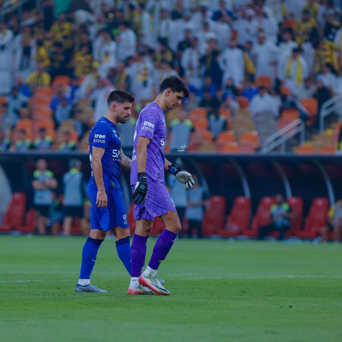 🚨🚨🚨🚨🚨🚨🚨🚨🚨🚨 عاجل:

العاشق ياسين بونو أول لاعب تحدث مع روبن نيفيز عن تجديد عقده مع الهلال 💙💙