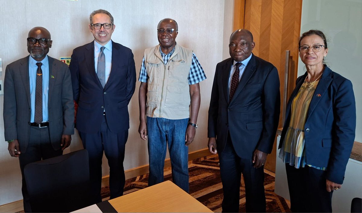 EUAmbZambia's tweet photo. Constructive discussion today in Luanda, Angola 🇦🇴 between Zambia's Ministers of Finance @mofnpzambia and Infrastructure & EUSR @JBorgstam on the transformative #LobitoCorridor.
🇪🇺 supports unlocking 🇿🇲 potential and connecting the region to global markets.
#PartnersInChange https://t.co/th5qwnkrQP