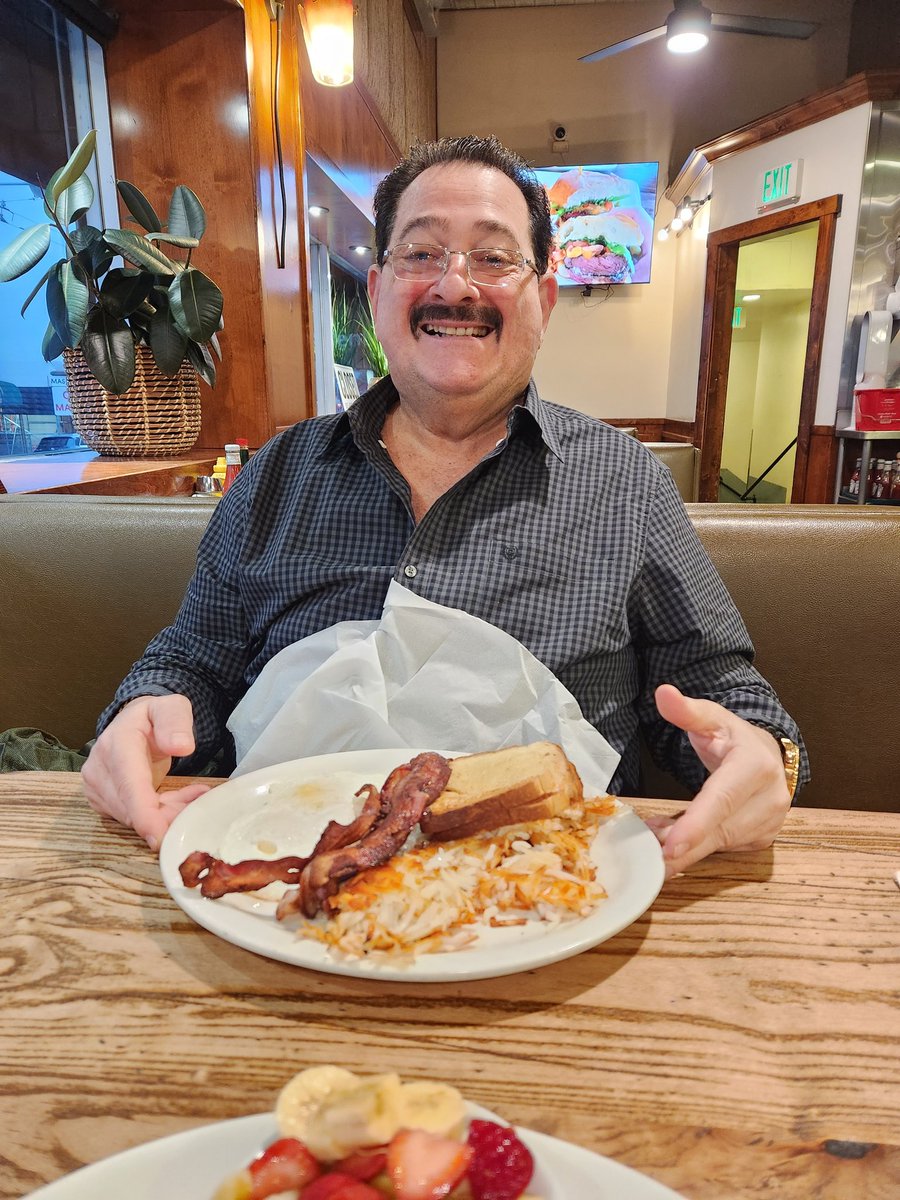 JohnLukeNYC's tweet image. #BreakfastTime At The 24 Hour Diner In San Francisco #Yummy 😋