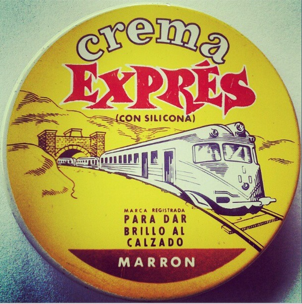 enric_marc's tweet photo. Vista en la red esta propaganda de una lata de cera donde sale un TAF... #latacera #folleto #taf #ferrocarril https://t.co/Vpsv7q63EH