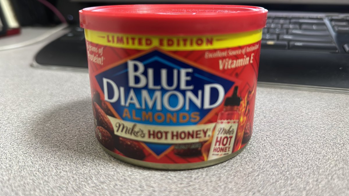 ZMoran8's tweet photo. I brought a new snack to work with me today! @mikeshothoney https://t.co/l78qb1UlBq