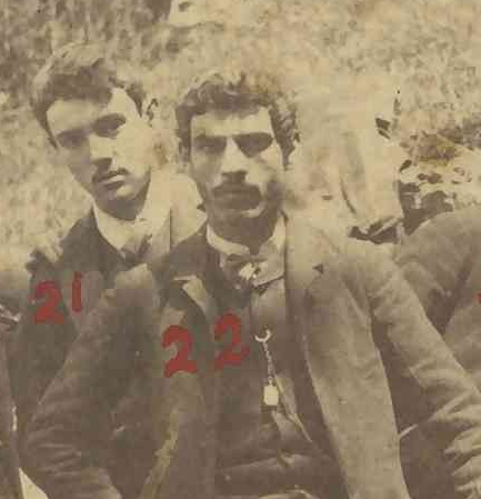 Compartimos una #fotografia de Rafael Romero de Torres rodeado de su profesor y compañeros de clase del curso de Colorido y Composición del año 1884-85 en la Escuela especial de #Pintura, escultura  y grabado de la <a href="/rabasf/">Academia S. Fernando</a> Rafael se identifica con el número 22. Lo localizas?