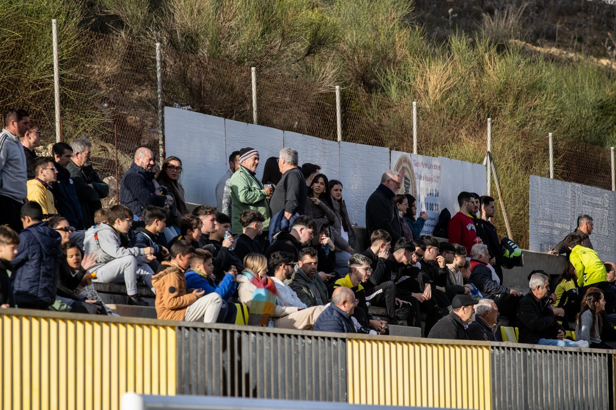 🏟️ ¡Vaya ambientazo hubo el pasado domingo en el Jonathan Ruiz!

👀 ¿Estuviste en el #ValleYunquera? Búscate en las fotos.

💪🏼 ¡El jugador 12 clave en la victoria!