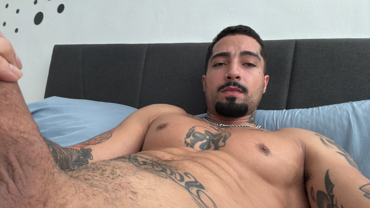 drako_aponte's tweet photo. Need a kiss here https://t.co/McTGK4yuwE