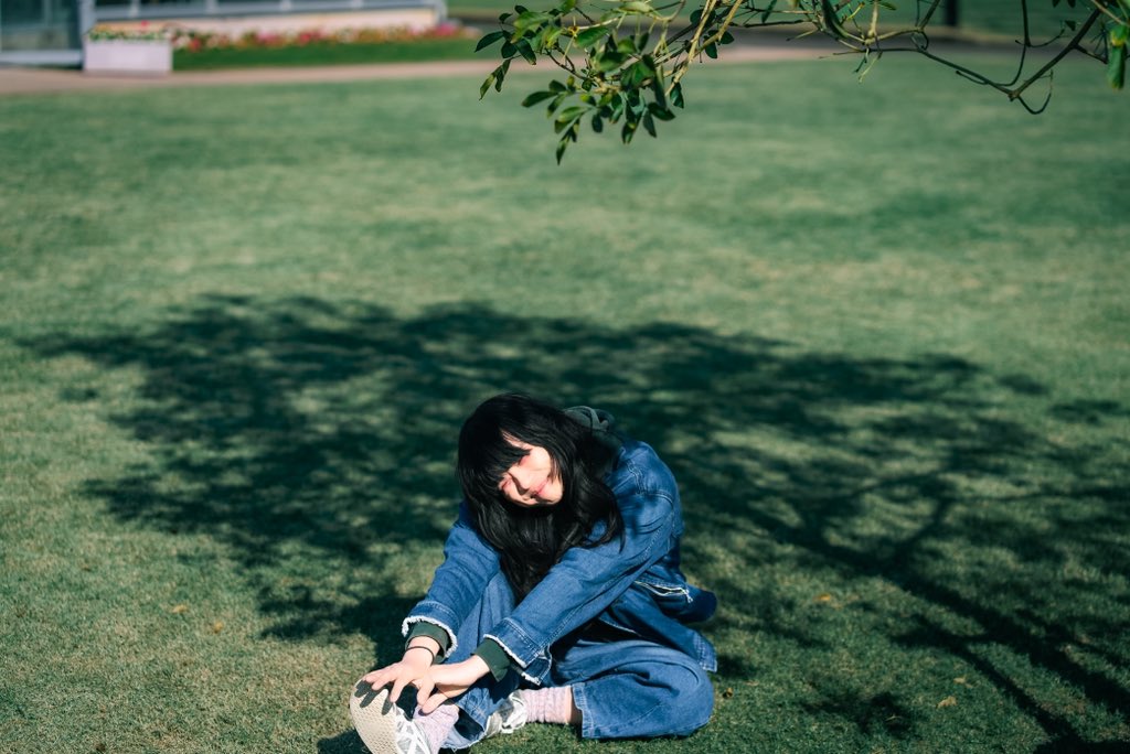 やっほー！34歳になりました。素敵な人たちと共に生きて、またひとつ歳を重ねられたことに感謝の気持ちです。みんないつもありがとう。どんどん楽しくなるように色んな計画を立てているので楽しみにしてくださいね。34歳の記念にソロのアーティスト写真を弟に撮ってもらいました。