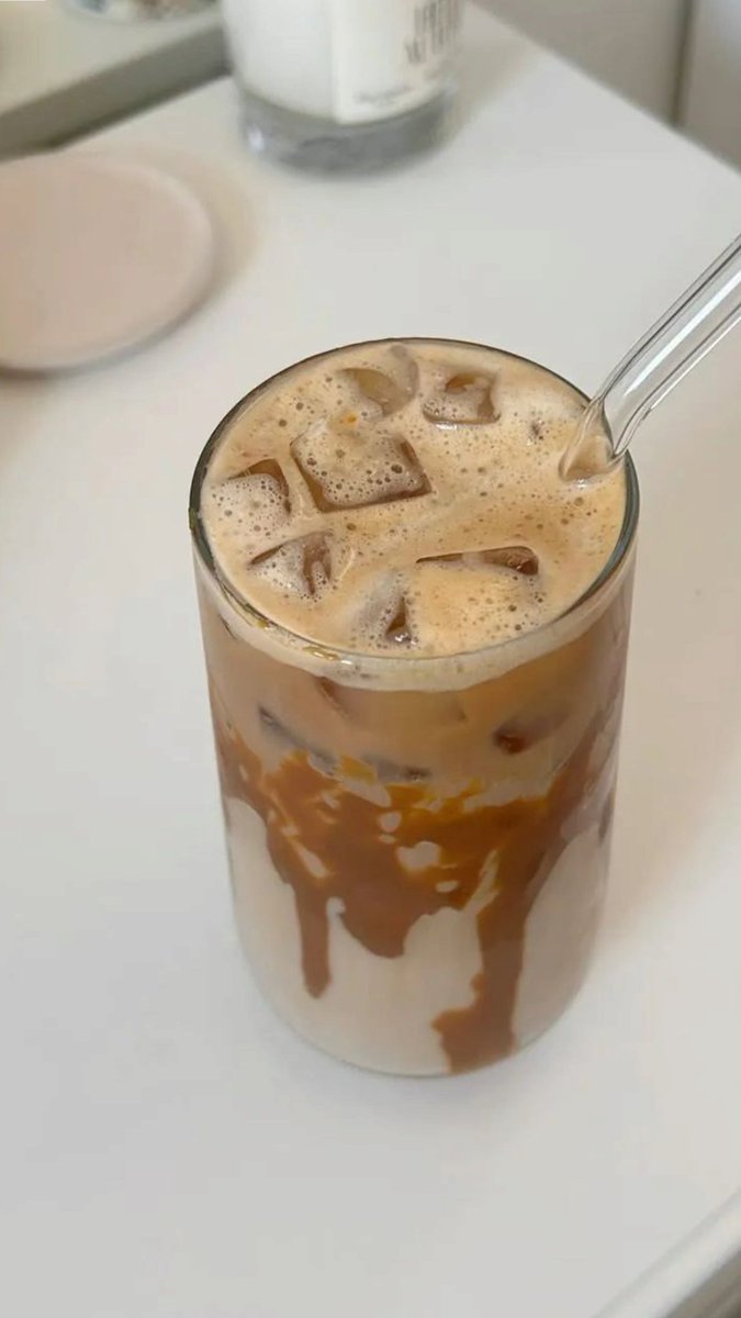 iced coffee over emotional stability
sipping while my bags bleed but my thesis stays green ☕📉 #cryptotwitter #hodl