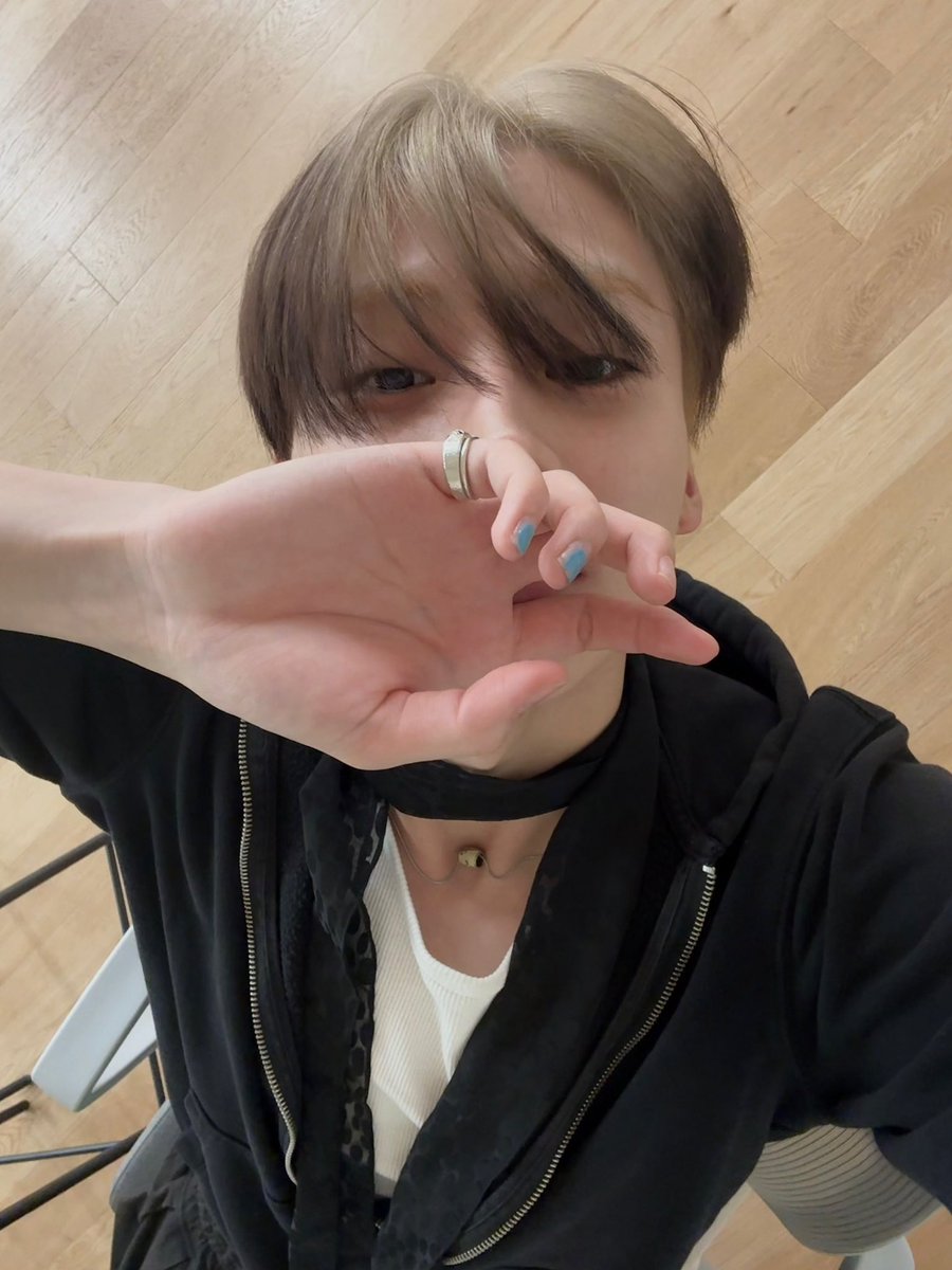 hotmandooo's tweet image. 아니,,아니,,,그 목걸이 저사이에안착한거밖에안보여