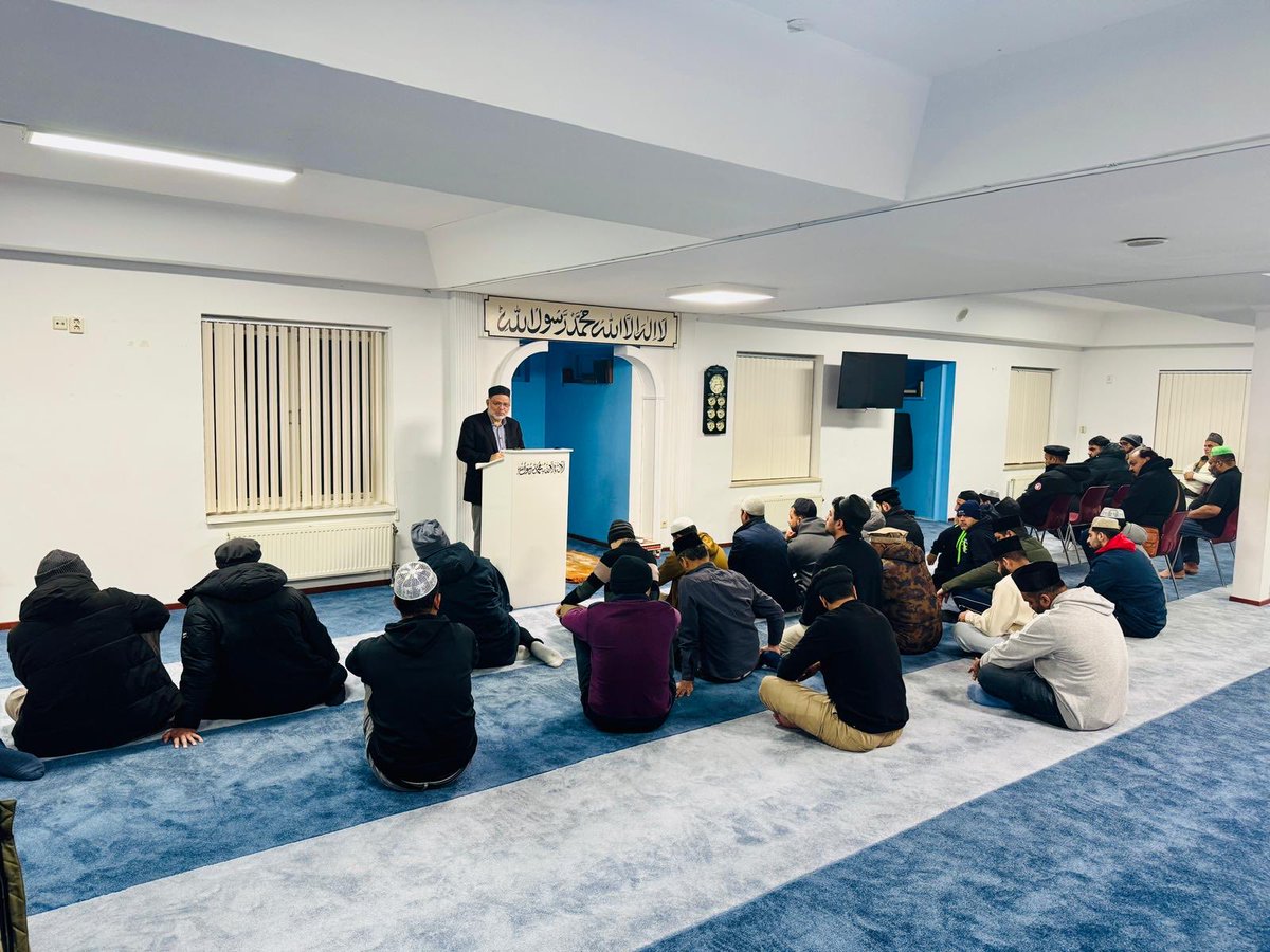 Moslimjongeren Den Haag tweet media