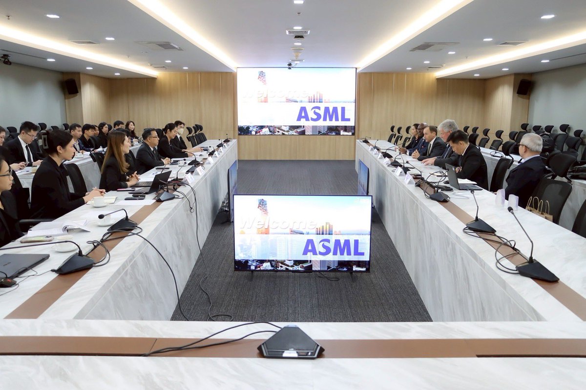 ASML ผู้นำเครื่องจักรผลิตชิปอันดับ 1 ของโลก เข้าพบ BOI เล็งสร้างซัปพลายเชน ในประเทศไทย 
หนุน “ชิปเมดอินไทยแลนด์” 

นายนฤตม์ เทอดสถีรศักดิ์ เลขาธิการคณะกรรมการส่งเสริมการลงทุน (บีโอไอ) เปิดเผยว่า เมื่อวันที่ 3 กุมภาพันธ์ 2569 ผู้บริหารบริษัท ASML