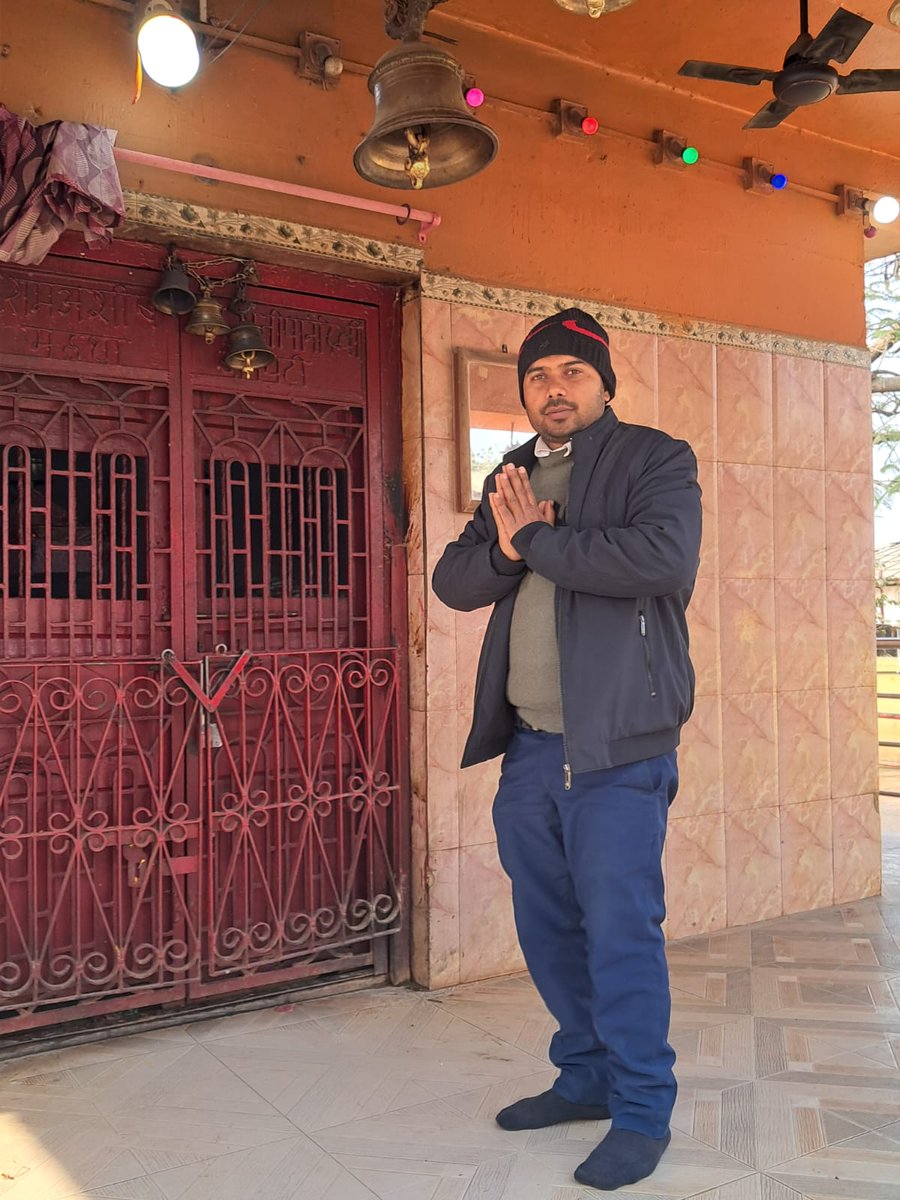 DharmendraY2020's tweet photo. Paroul Sthan Mandir 🙏🌺🔔🚩 #mandir #Temple #Bhakti https://t.co/mCIlhHpHOP