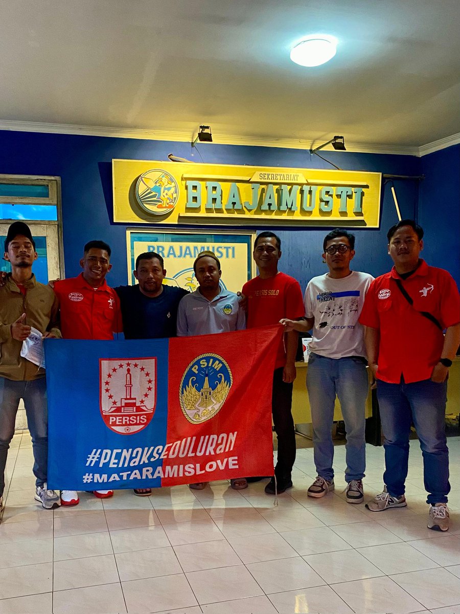 MlxBastard's tweet photo. Tak enteni gawake oleh2 malah ra teko hor @mataramhorde_ @LamidetFm
#derbymataram #pekanderby #mataramislove #mataramisred https://t.co/50aLmhnFeG