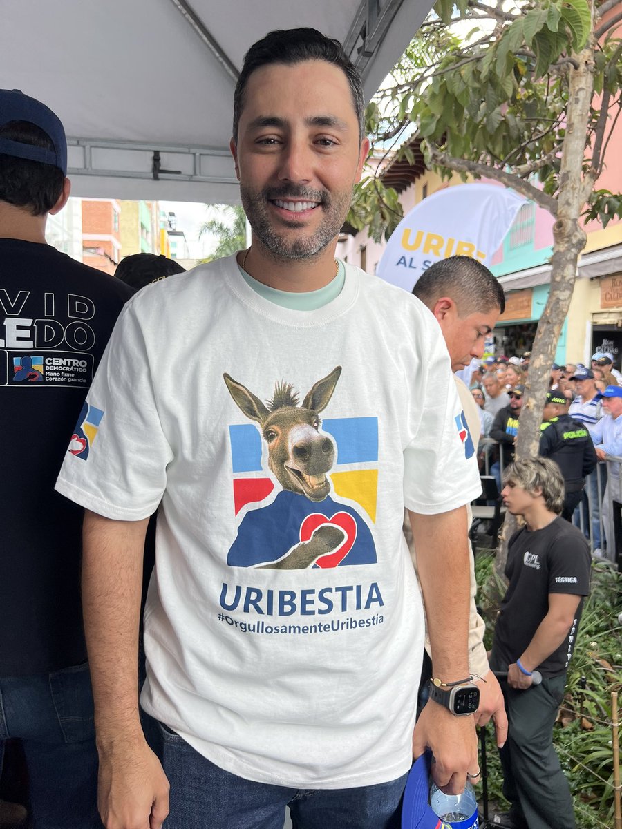 Jojare2's tweet image. En Medellín están de moda los güevones.