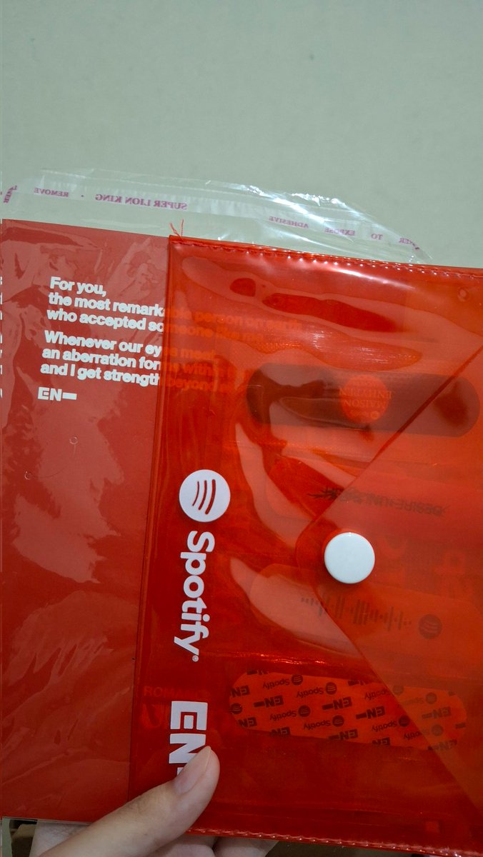 jaypancoran's tweet image. giveaway kpop merch (mostly Enhypen) for 1 person

- Album only engene ver Jay, Spotify Maison Enhypen, Official Merch &amp;amp; a lot of Photocard

📍rt aja (gausah follow ya)
will be draw tomorrow (20.00 WIB)