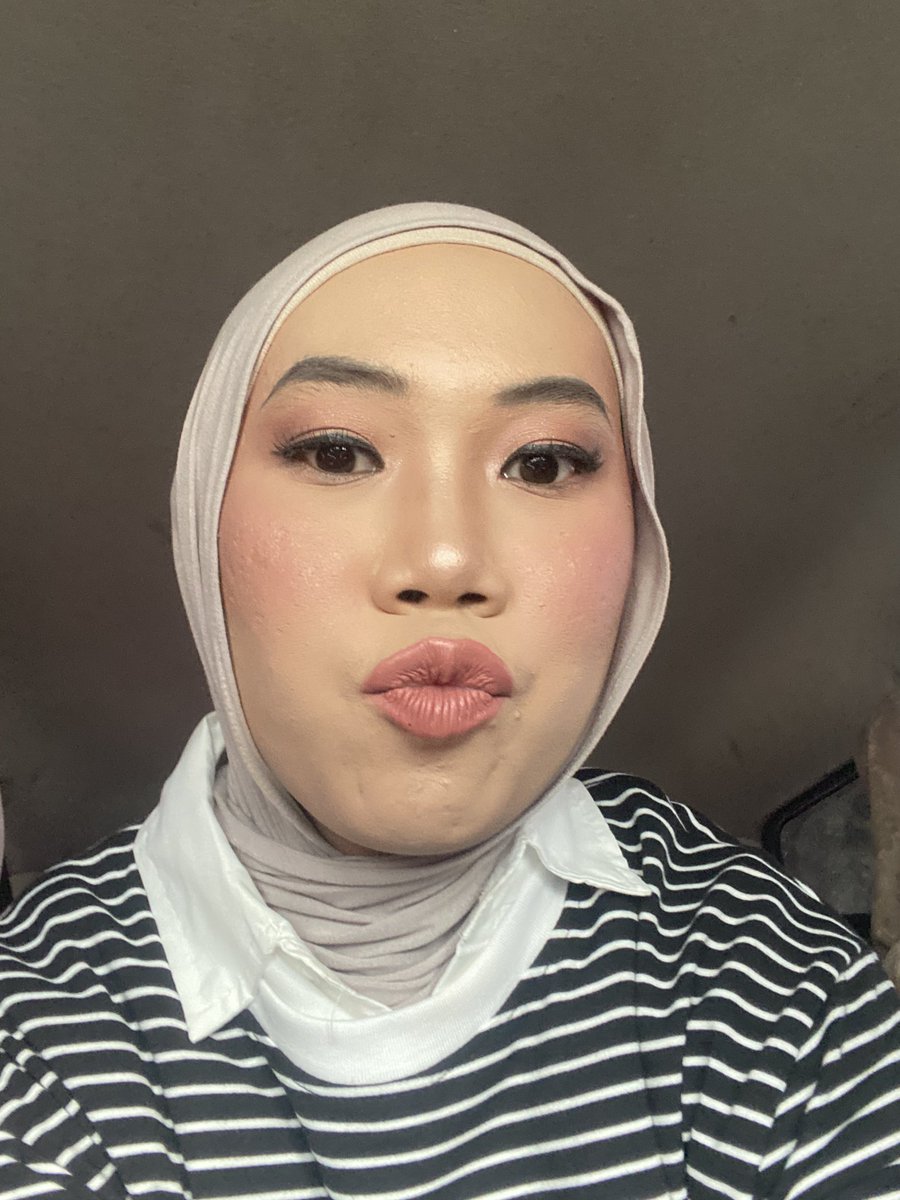 Ameliay_'s tweet photo. suka banget hasil makeup my lovely bestie tania 🥰🫶🏻🩷 https://t.co/YE8c2BN1xU