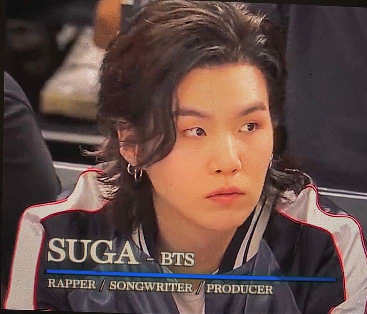 Funny how one picture is all it takes to make k-pop stans mad.