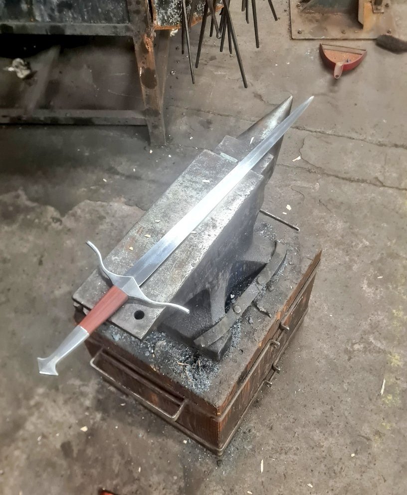 Femboy Blacksmithing tweet media