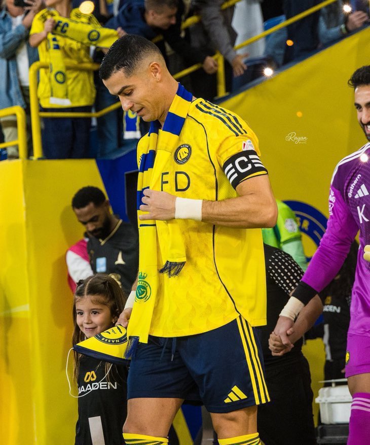 UltraCR7_'s tweet photo. 🚨 | BREAKING NEWS: Cristiano Ronaldo will NOT play in the upcoming matche against Al ittihad.
The MAIN demand from  Cristiano Ronaldo is for the Saudi Arabia Public investment fund to give the club’s directors FULL INDEPENDENCE in the transfer market. 

Ronaldo | Al Nassr | https://t.co/Sxclu3wOVL