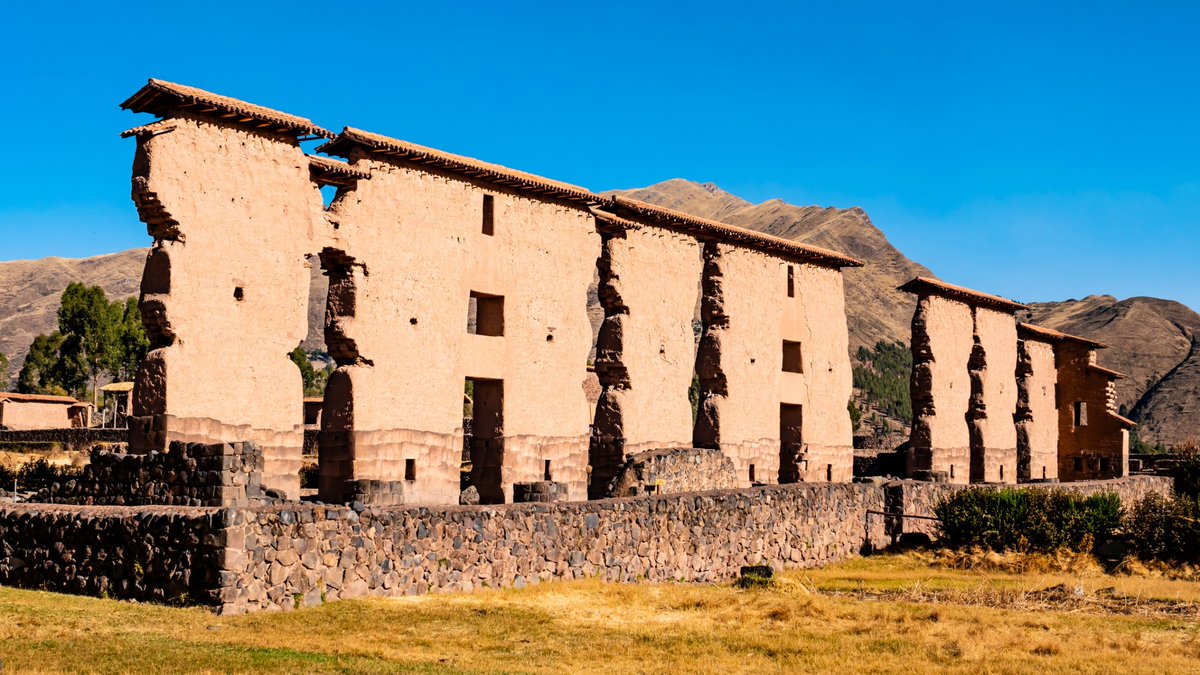 JoelPalacios655's tweet image. En la Ruta del Sol, Raqchi se convierte en una parada imprescindible, donde la arquitectura inca y el altiplano andino muestran la grandeza del legado histórico del sur de Perú.
Enlace:avalostours.com/la-ruta-del-so… 
#Peru #RutaDelSol #Raqchi #Cusco #Puno #ViajesPeru