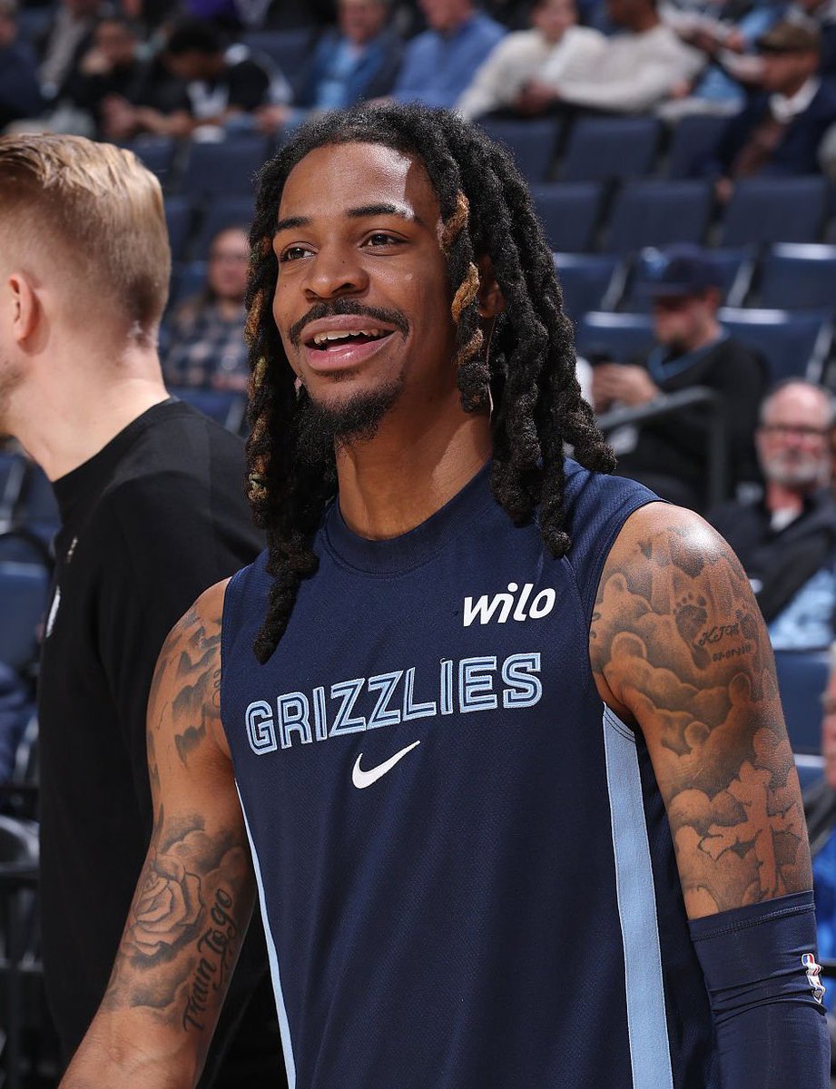 TheDunkCentral's tweet image. The Grizzlies have dramatically dropped their asking price for Ja Morant and are eager to ship him out to start a rebuild around Zach Edey and Cedric Coward, per @TheSteinLine &amp;amp; @JakeLFischer 

“Yet multiple rival teams have said this week that the Grizzlies' asking price for…