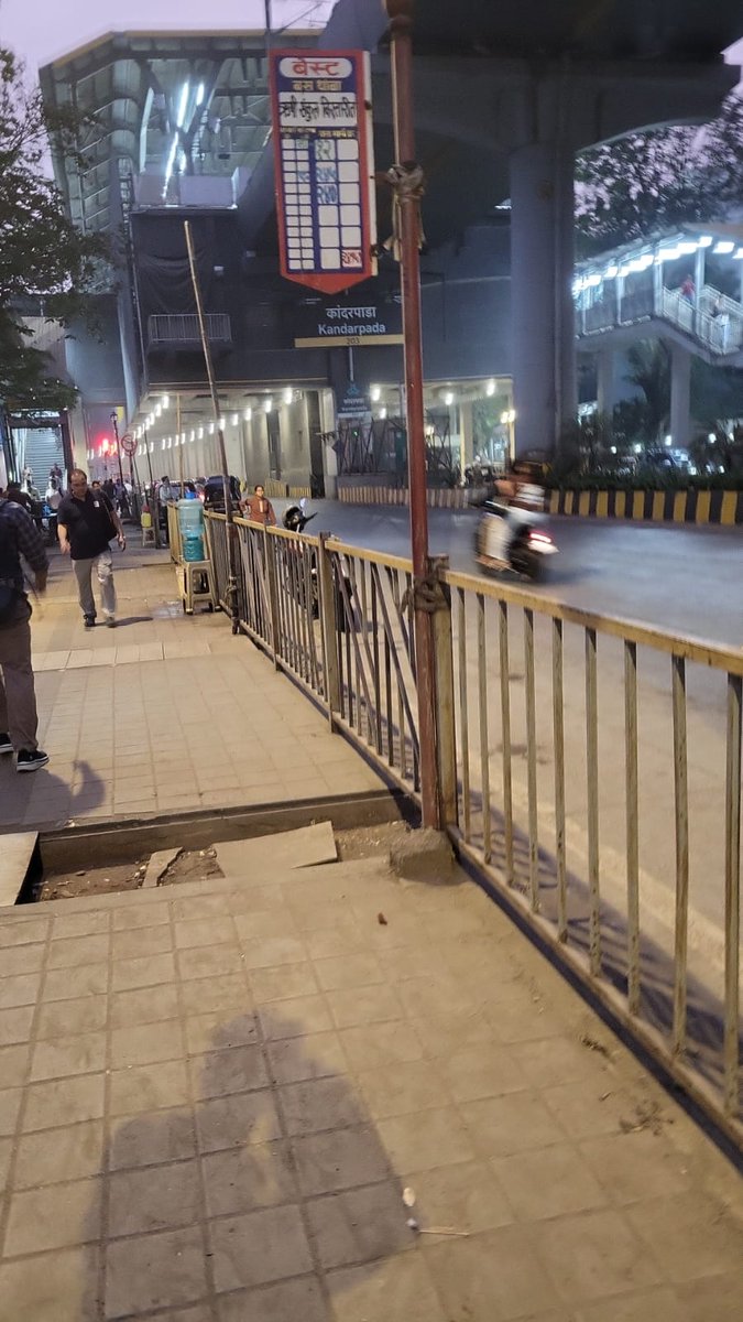 Ashishfernand10's tweet photo. @Dev_Fadnavis 
@mybmc 
@mybmcWardRN 
@VarshaEGaikwad 
@mieknathshinde 
@MTPHereToHelp
Do you think this is right planning if no reply and act on it if yes forget it as it is our senior citizen and school going children facing problems every day . Need action asap . https://t.co/j333hyGARR