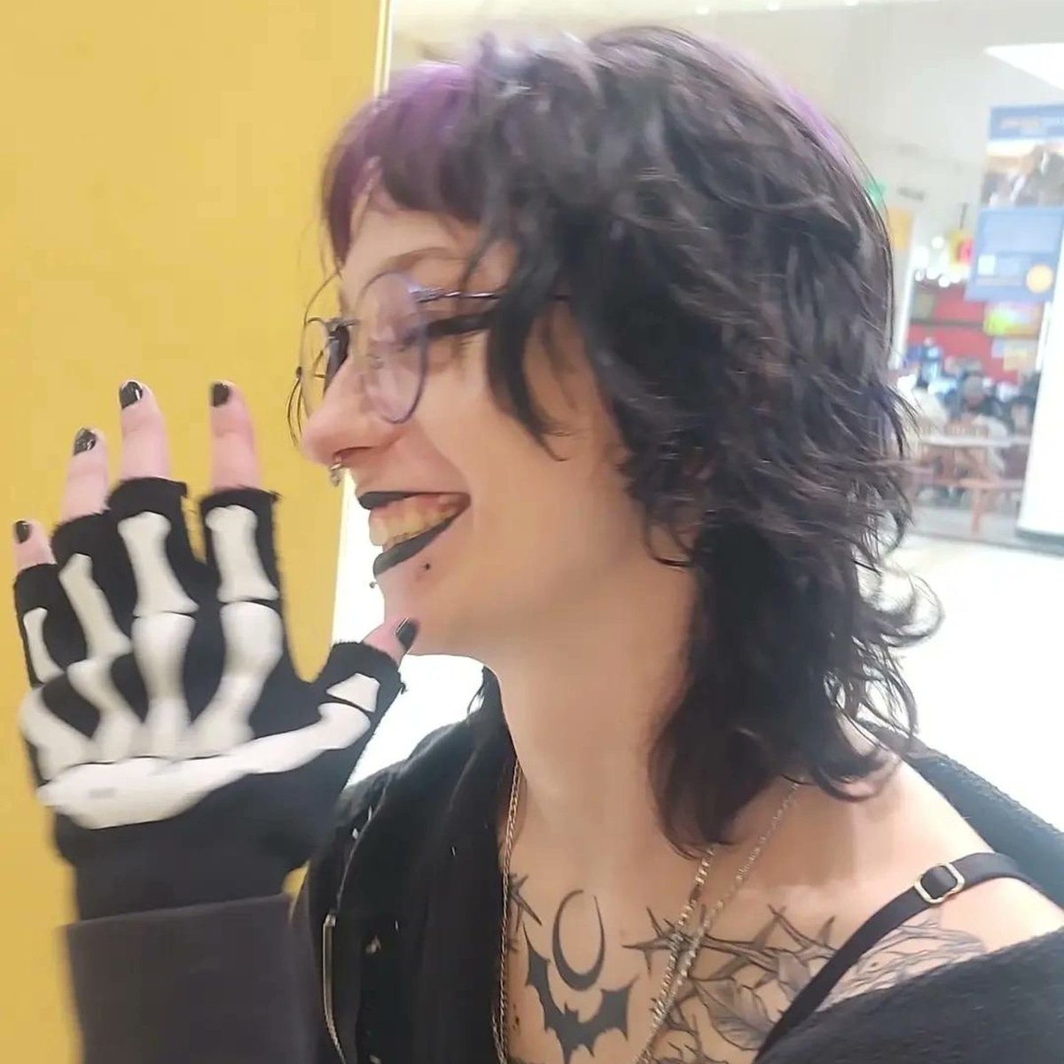 beegoesbuz's tweet photo. Goths in upstate NY terrorizing the local mall 🫶🏻🖤 https://t.co/8YAvGQsZsB