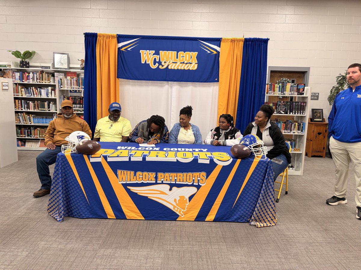 patriots_wchs's tweet photo. Patriot Nation...Congrats to 3 Patriots on signing to play football at the next level!
@McadooMelvin9 Carson-Newman
@TravisFeltonj10 Andrew University 
@GageKnight01 Andrew University https://t.co/XD7evkRhx5