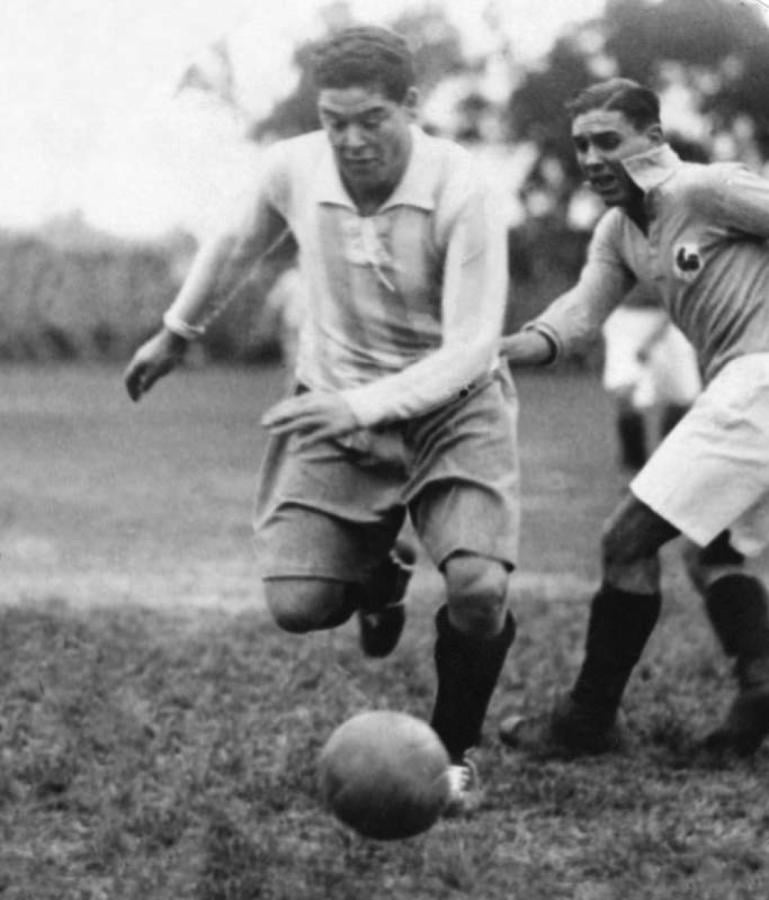 viejocasale's tweet photo. 5–2–1933. #Argentina (Liga Argentina de Fútbol) 4 (Roberto Cherro 4) v. #Uruguay 1 (Luis Mata). Roberto #Cherro marcó sus últimos goles en la Selección Argentina.
https://t.co/LUyGVztuQe https://t.co/Sg636sfvTR