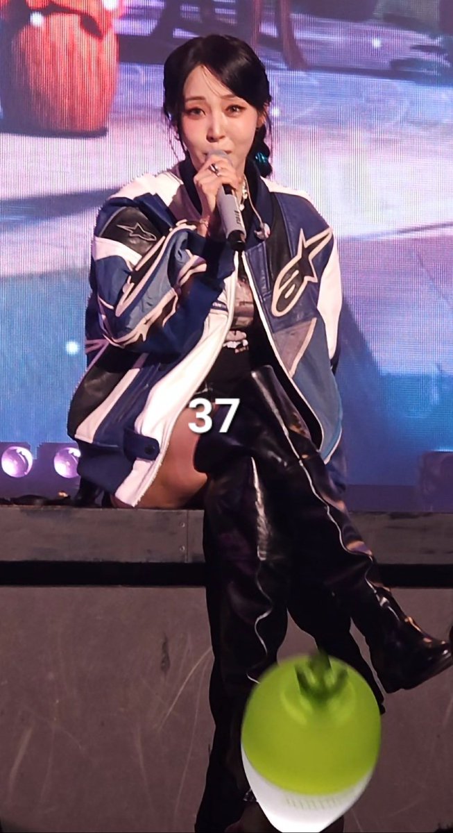 ムンビョル、日本ソロデビュー1周年をファンと祝う