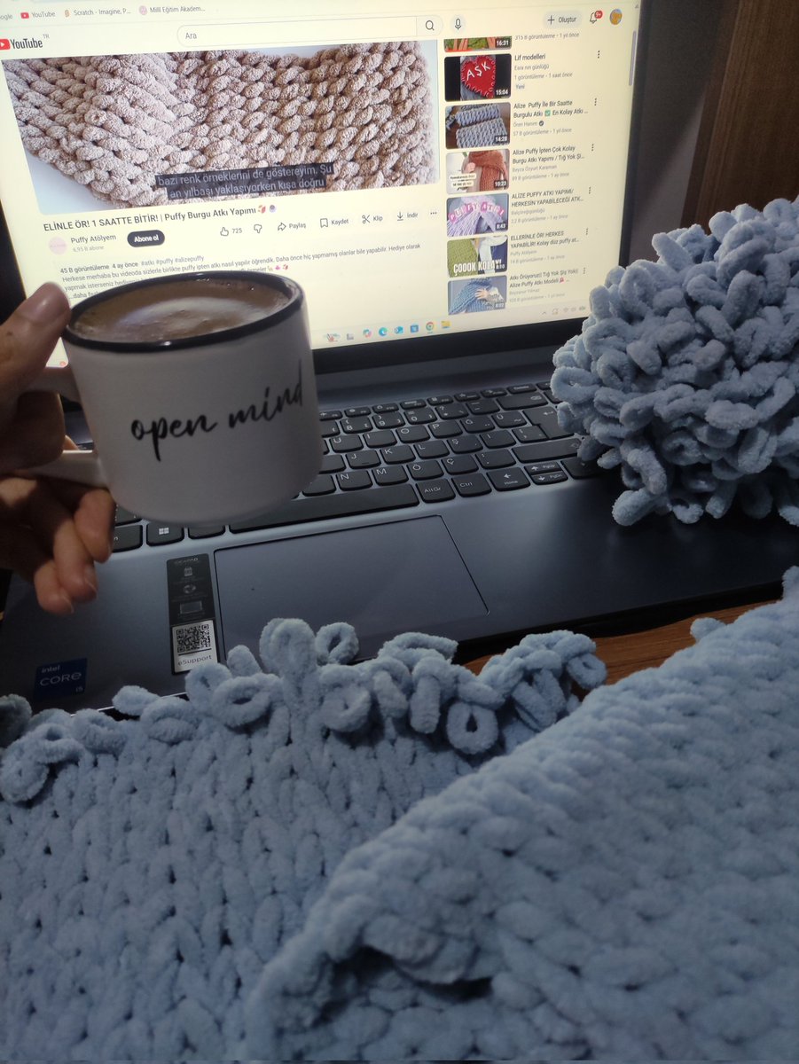 Pinterest atkısı örelim dedik
1 saatte bitirmeliiisinden
Saatler oldu bitmedi 
9 yaşındayım çok korkuyorum 😂😂