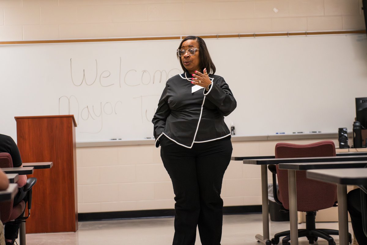 Mayor Sharon Tucker tweet media