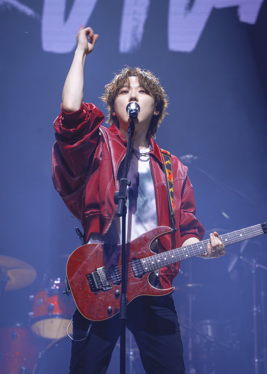 syabto1's tweet image. 본인들의 음악성을 결코 포기하지 않으면서도 조화롭게 섞여 들어가며 [따로 또 같이]를 매 순간 보여줘서 너무 고마워

차분하고 다정하게 손을 잡아주는 다정함
거친 풍파 앞에서도 흔들리지 않는 용기
내일로 나아갈 작은 용기를 이끌어주는 희망
흔들리지 않게 등 뒤를 받쳐주는 단단한 위로