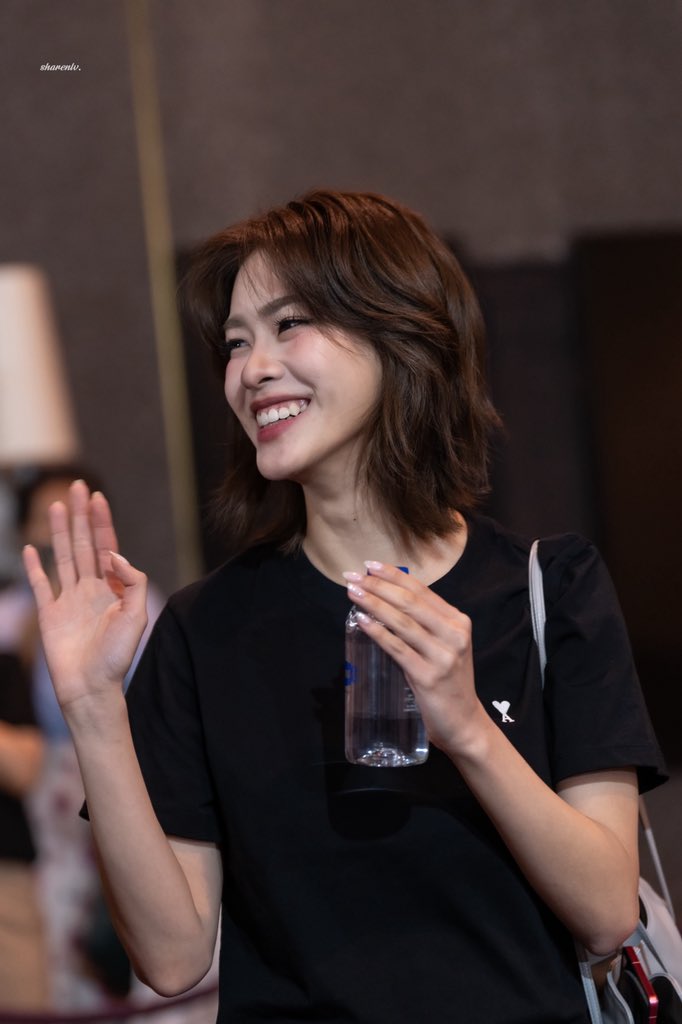 ShareNlv's tweet image. 😁

#emiamily