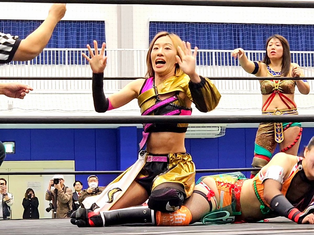 akiri0014's tweet image. #海乃月雫
#KONOHA
#プロレスの聖地復活

レフェリーに見付かってアワアワしている、海乃さん😄