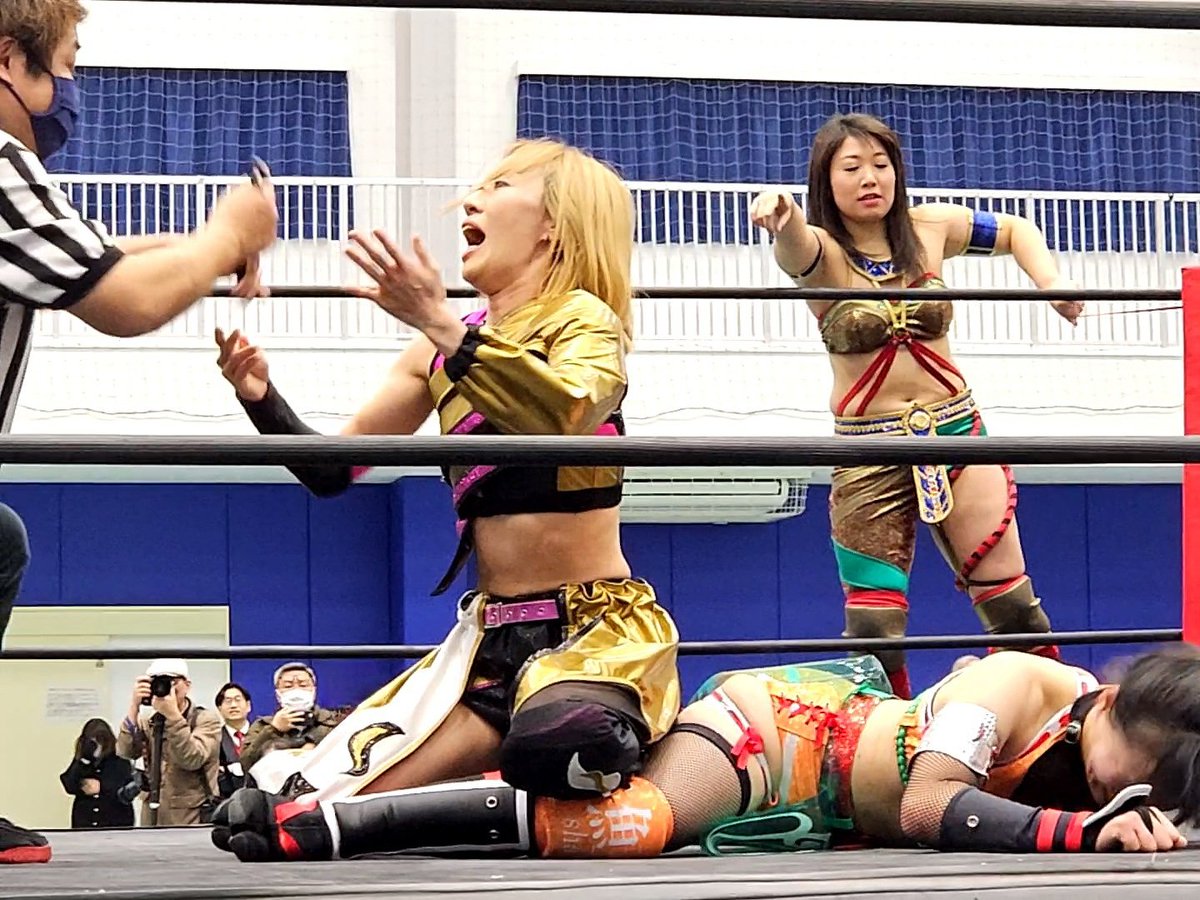 akiri0014's tweet image. #海乃月雫
#KONOHA
#プロレスの聖地復活

レフェリーに見付かってアワアワしている、海乃さん😄