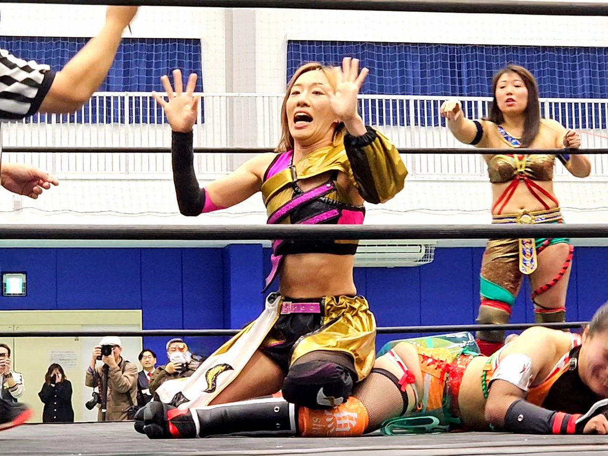 akiri0014's tweet image. #海乃月雫
#KONOHA
#プロレスの聖地復活

レフェリーに見付かってアワアワしている、海乃さん😄