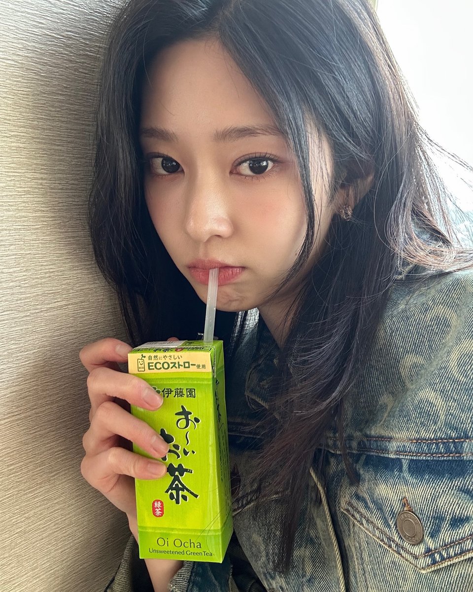 mingfffi's tweet image. 김민주생일축하해ㅠㅠㅠㅠㅠ
못본지너무오래됏지만 항상응원하고잇고 너무보고싶습니다.. 🥹🥹 샤이닝 꼭대박나길바라고 오늘 하루 꼭 재밋게보내고 작년 라방에서 엄마 밥!!!이 최고락나한테말해준거기억해 그러니까 먹으면서 가족이랑 편하게 보내길

#빛나는_민주의_오늘 
#OurShiningMinjuDay