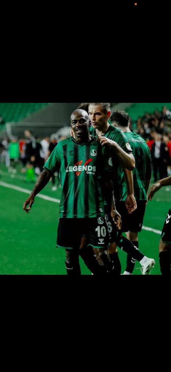 ozgr_5485's tweet photo. Biraz futboldan anlamış olsaydınız bu adamın etrafına takım kurardınız.
@Sakaryaspor https://t.co/iN8oEYZgJh