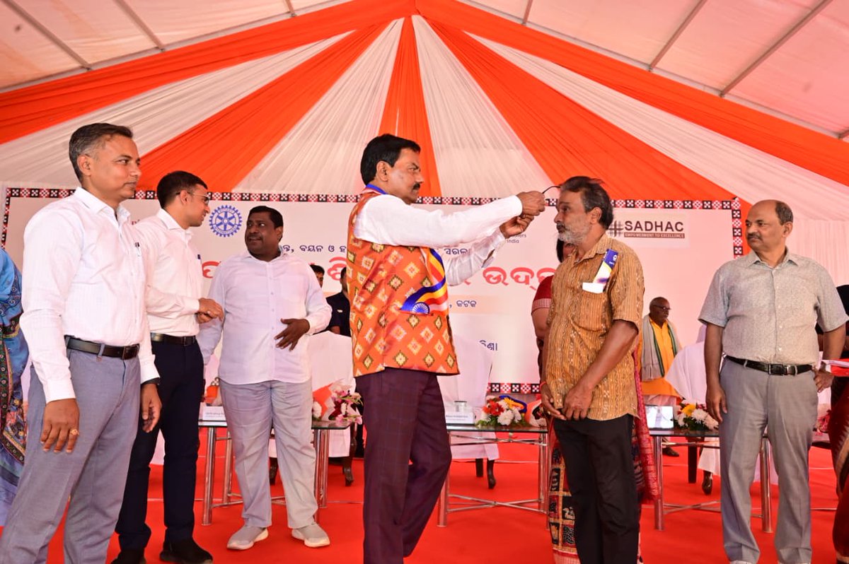 DDNewsOdia's tweet image. 💠ମାଣିଆବନ୍ଧ ବୁଦ୍ଧବିହାରଠାରେ ବୁଣାକାରଙ୍କ ପାଇଁ ନିଶୁଳ୍କ ଚକ୍ଷୁ ପରୀକ୍ଷା ଶିବିର ଆୟୋଜିତ ହୋଇଛି
💠ହସ୍ତତନ୍ତ, ବୟନ ଓ ହସ୍ତଶିଳ୍ପ ମନ୍ତ୍ରୀ ପ୍ରଦୀପ ବଳ ସାମନ୍ତ ଏହି ଶିବିରର ଉଦଘାଟନ କରିଛନ୍ତି
💠ବସ୍ତ୍ରର ଉତ୍କୃଷ୍ଟତା ବୁଣାକାରଙ୍କ ଉତ୍ତମ ଦୃଷ୍ଟିଶକ୍ତି ଉପରେ ଅନେକ କ୍ଷେତ୍ରରେ ନିର୍ଭରଶୀଳ – ଶ୍ରୀ ସାମନ୍ତ
#Health #Eye